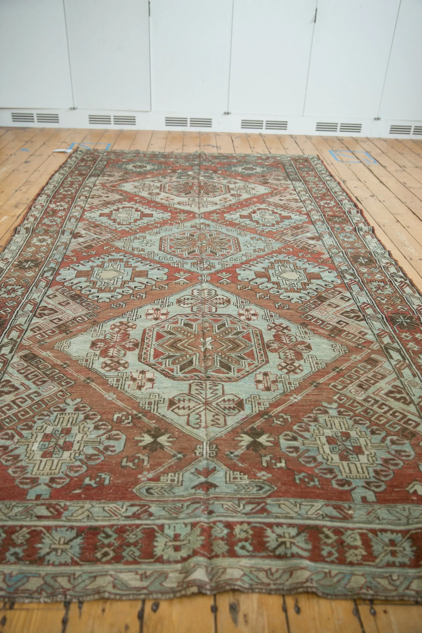 6.5x11.5 Vintage Distressed Soumac Design Carpet