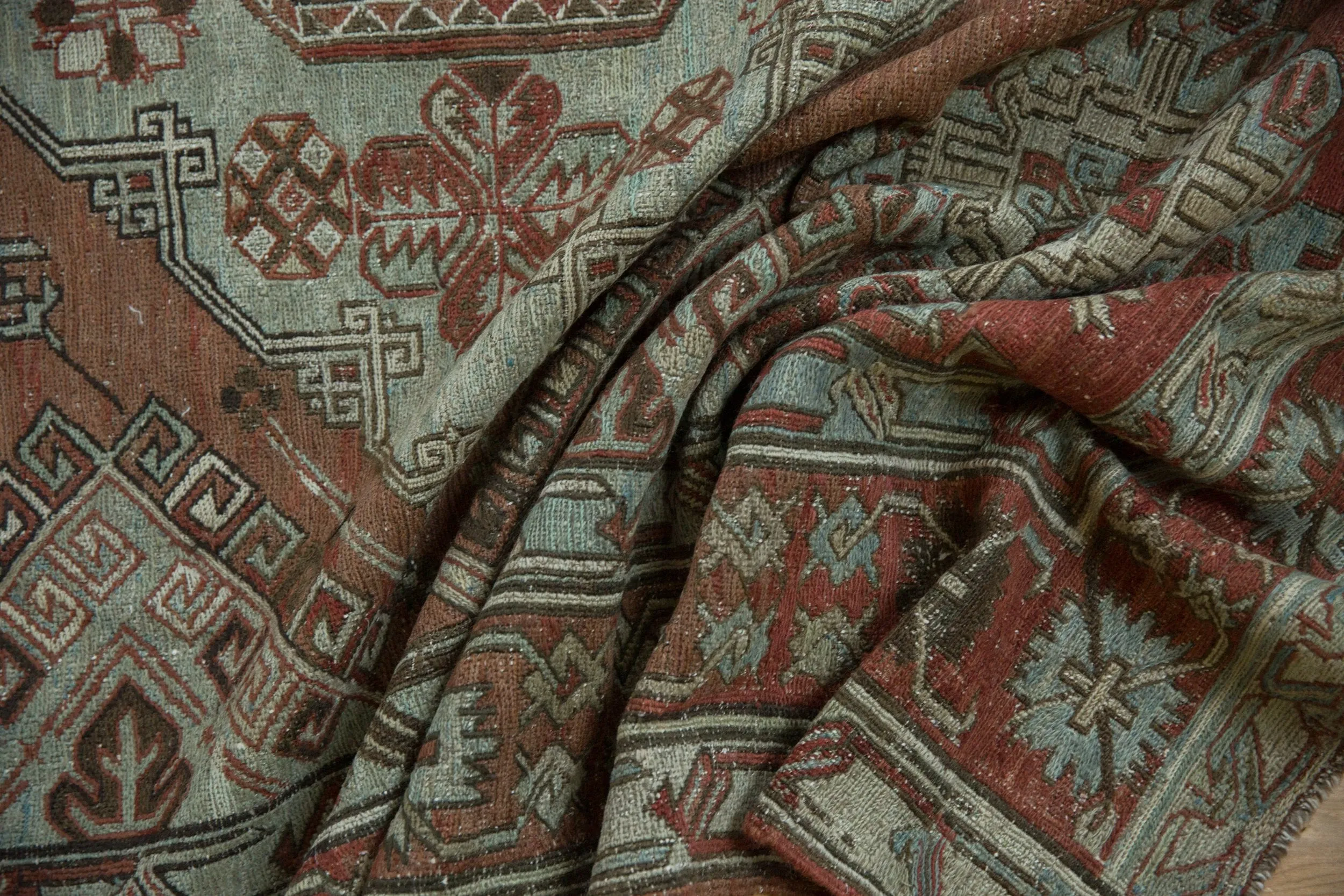 6.5x11.5 Vintage Distressed Soumac Design Carpet