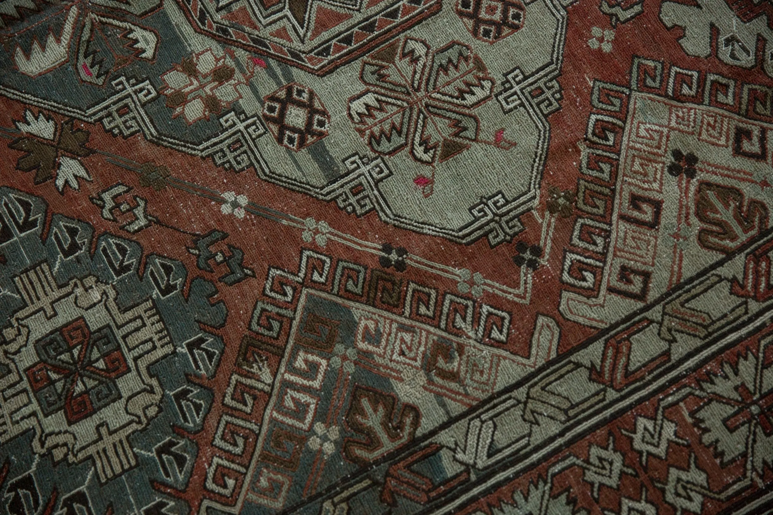 6.5x11.5 Vintage Distressed Soumac Design Carpet