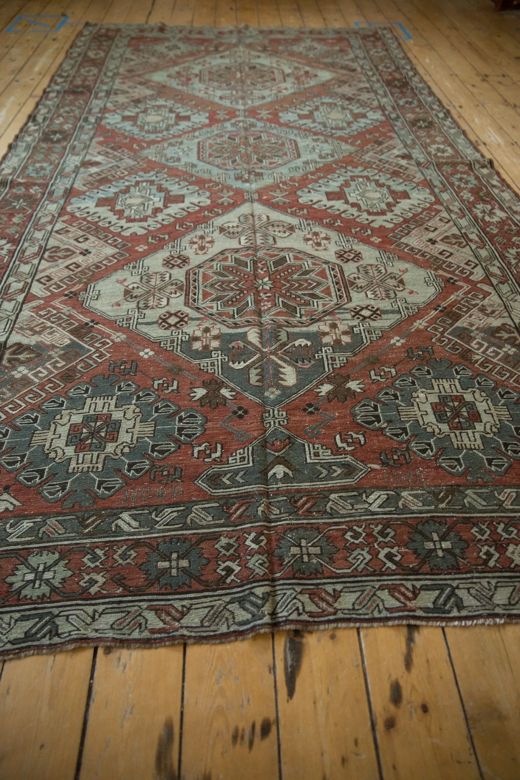 6.5x11.5 Vintage Distressed Soumac Design Carpet