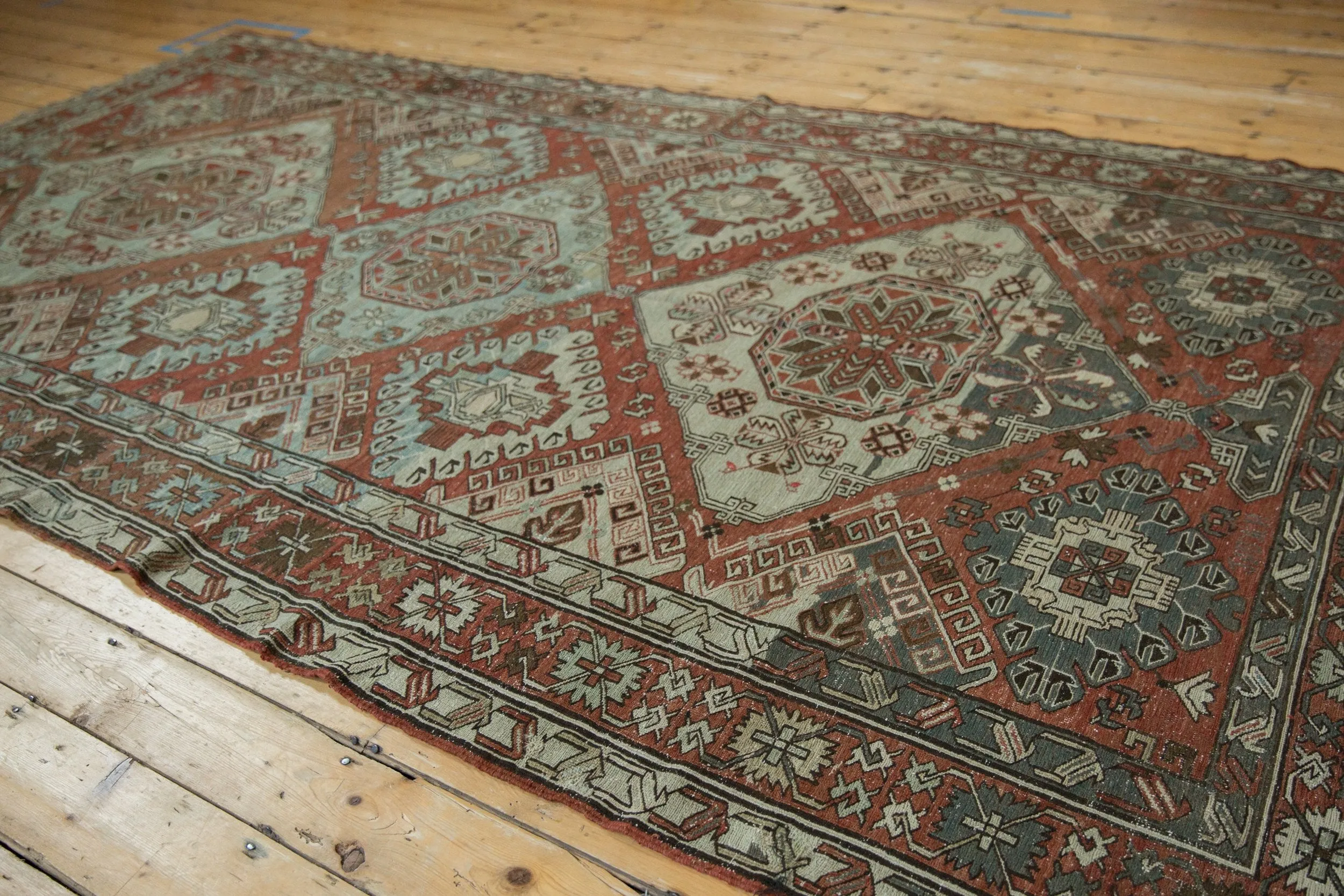 6.5x11.5 Vintage Distressed Soumac Design Carpet