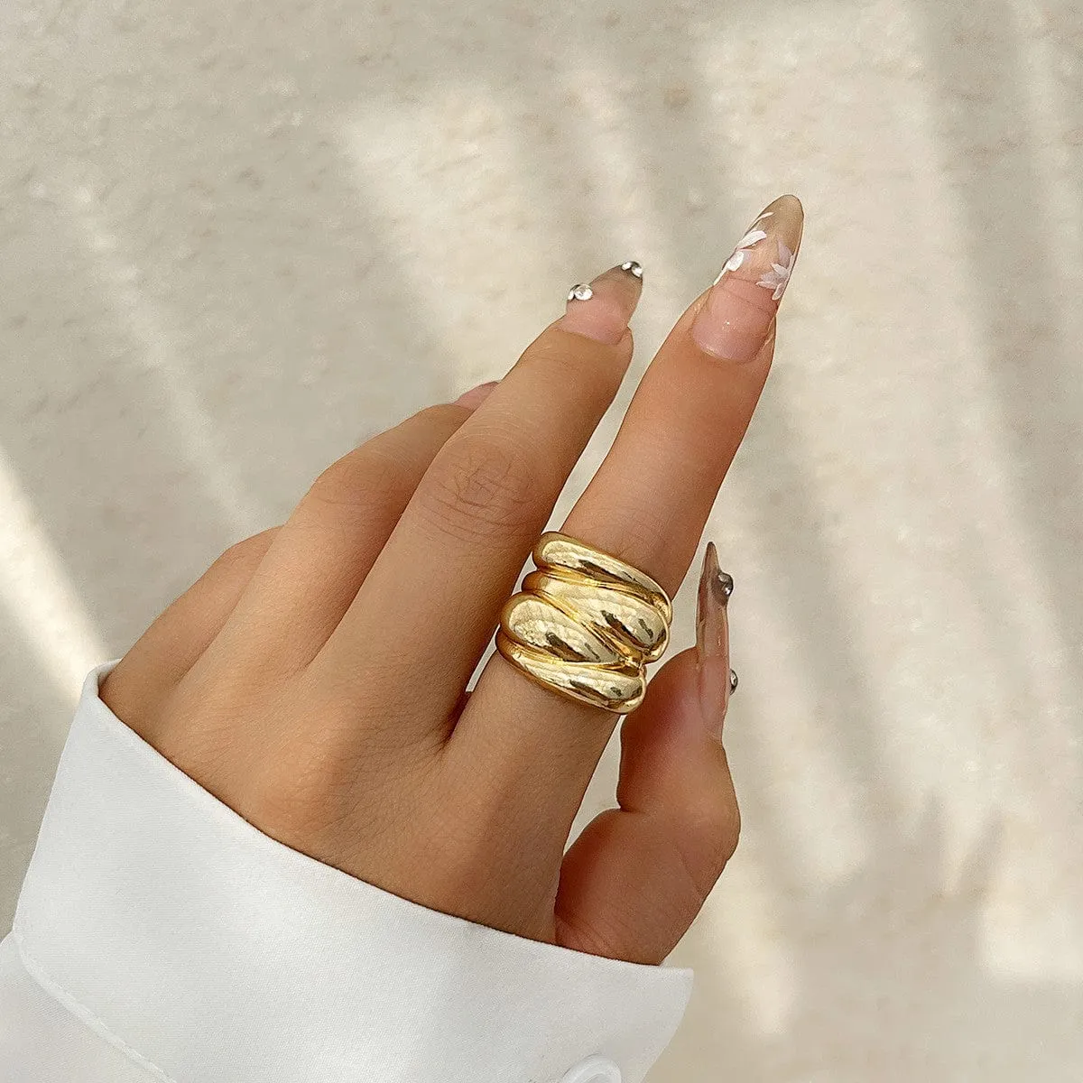 Chic Chunky Wave Shaped Wide Ring