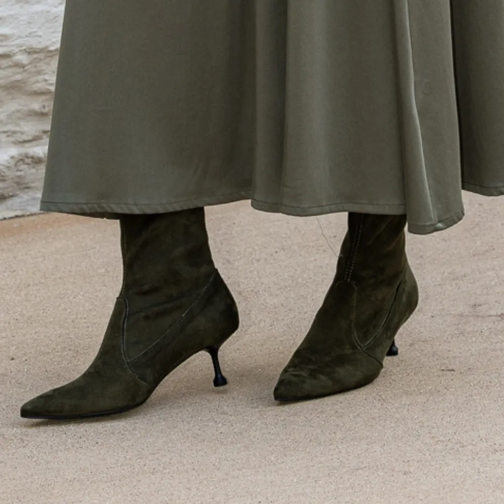 MARCH23 - LAARSJE - SYLVIE - ARMY SUEDE STRETCH