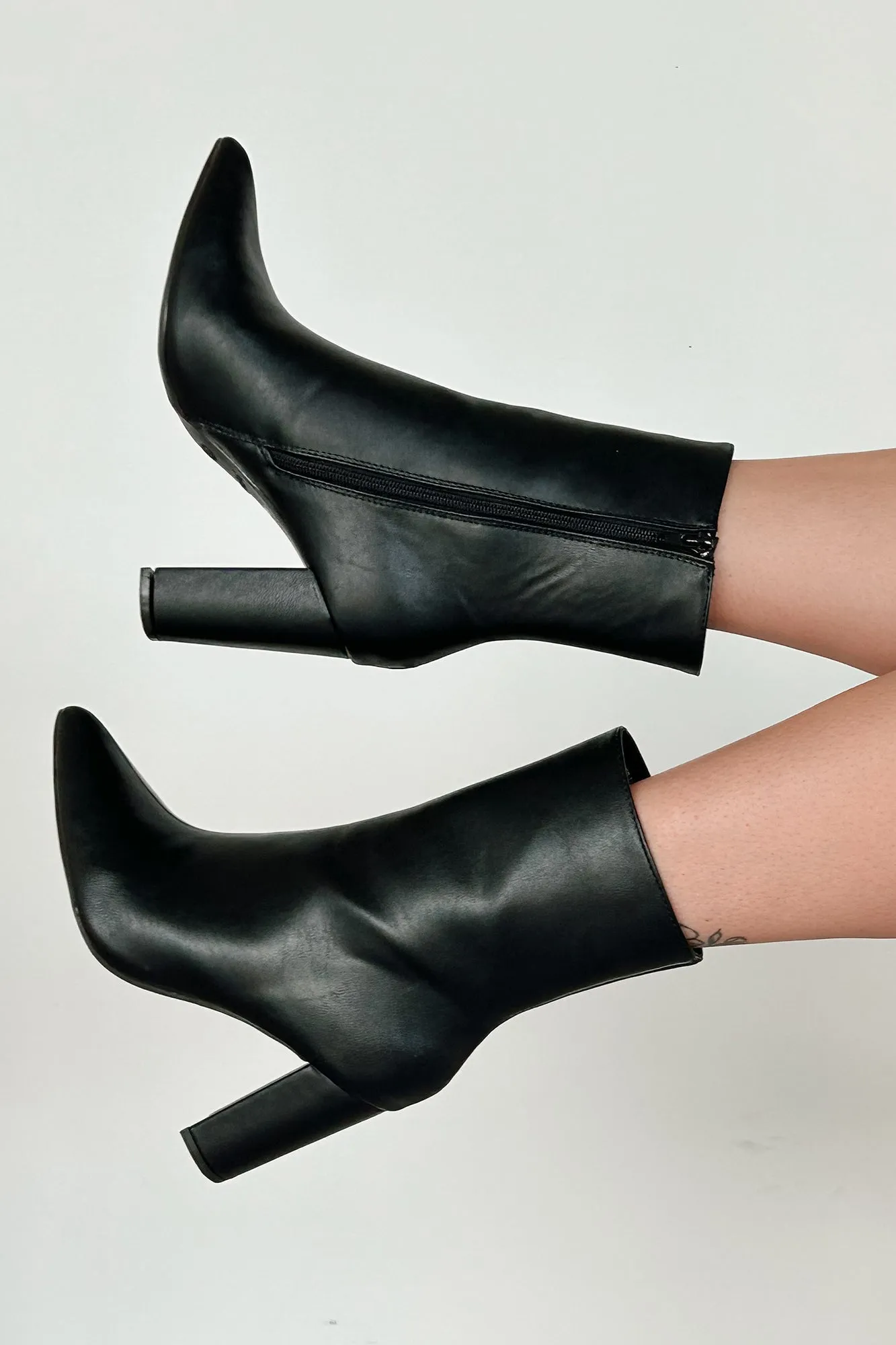 Solemnly Stylish Pointed Toe Booties (Black)