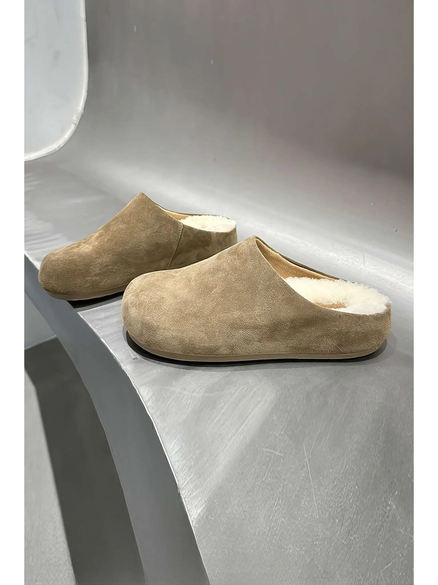 Suede Retro Round Toe Flats in Classic Style