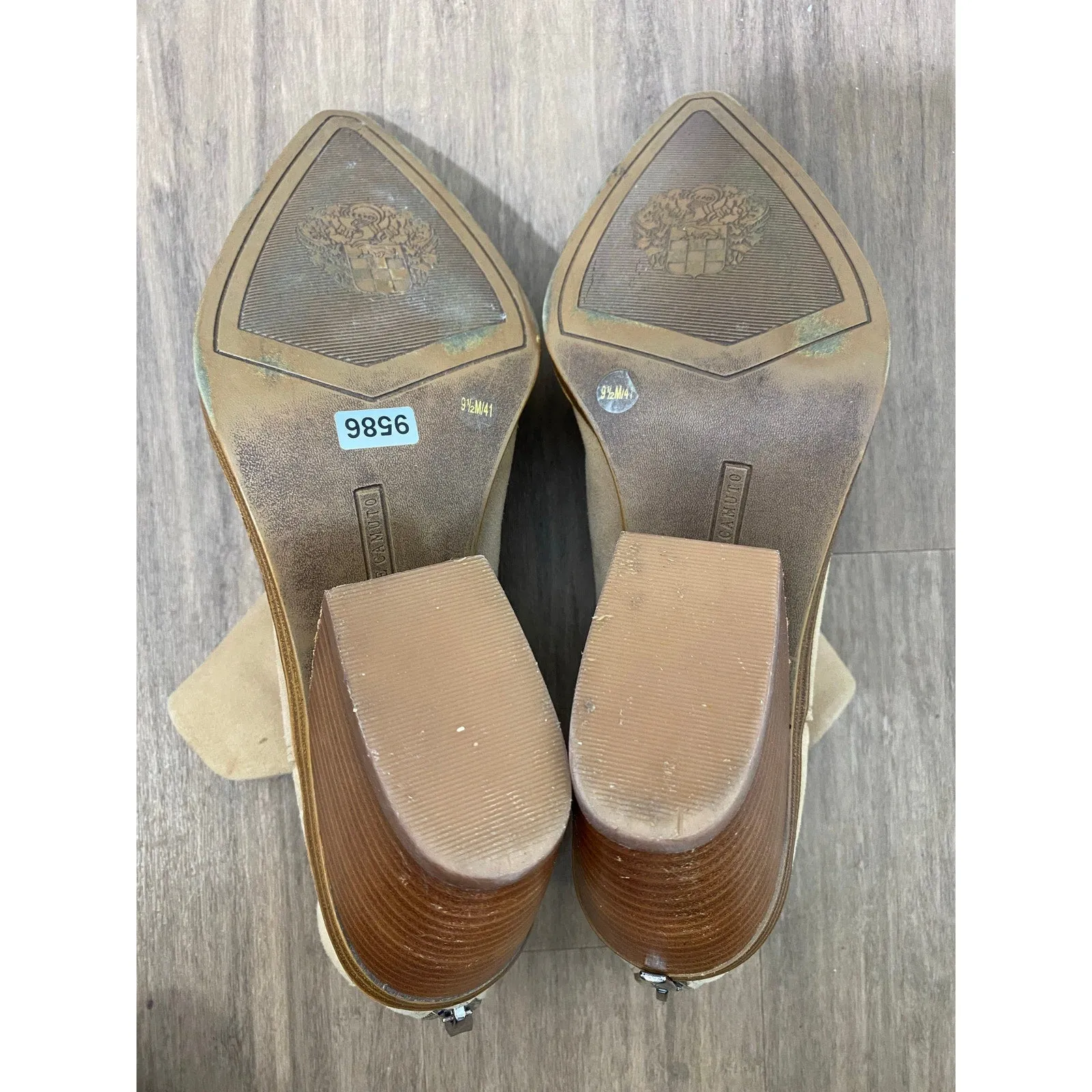 Vince Camuto Pointed Toe Tan Suede Booties with Chunky Heel Sz 9.5