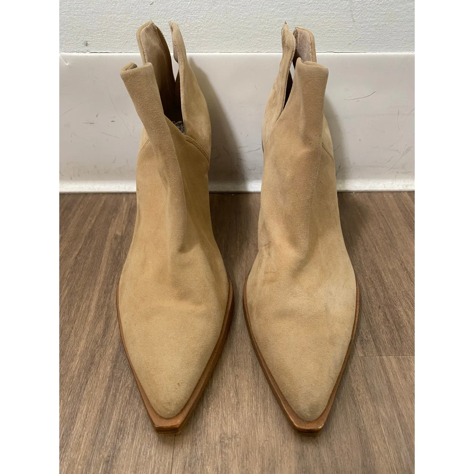 Vince Camuto Pointed Toe Tan Suede Booties with Chunky Heel Sz 9.5