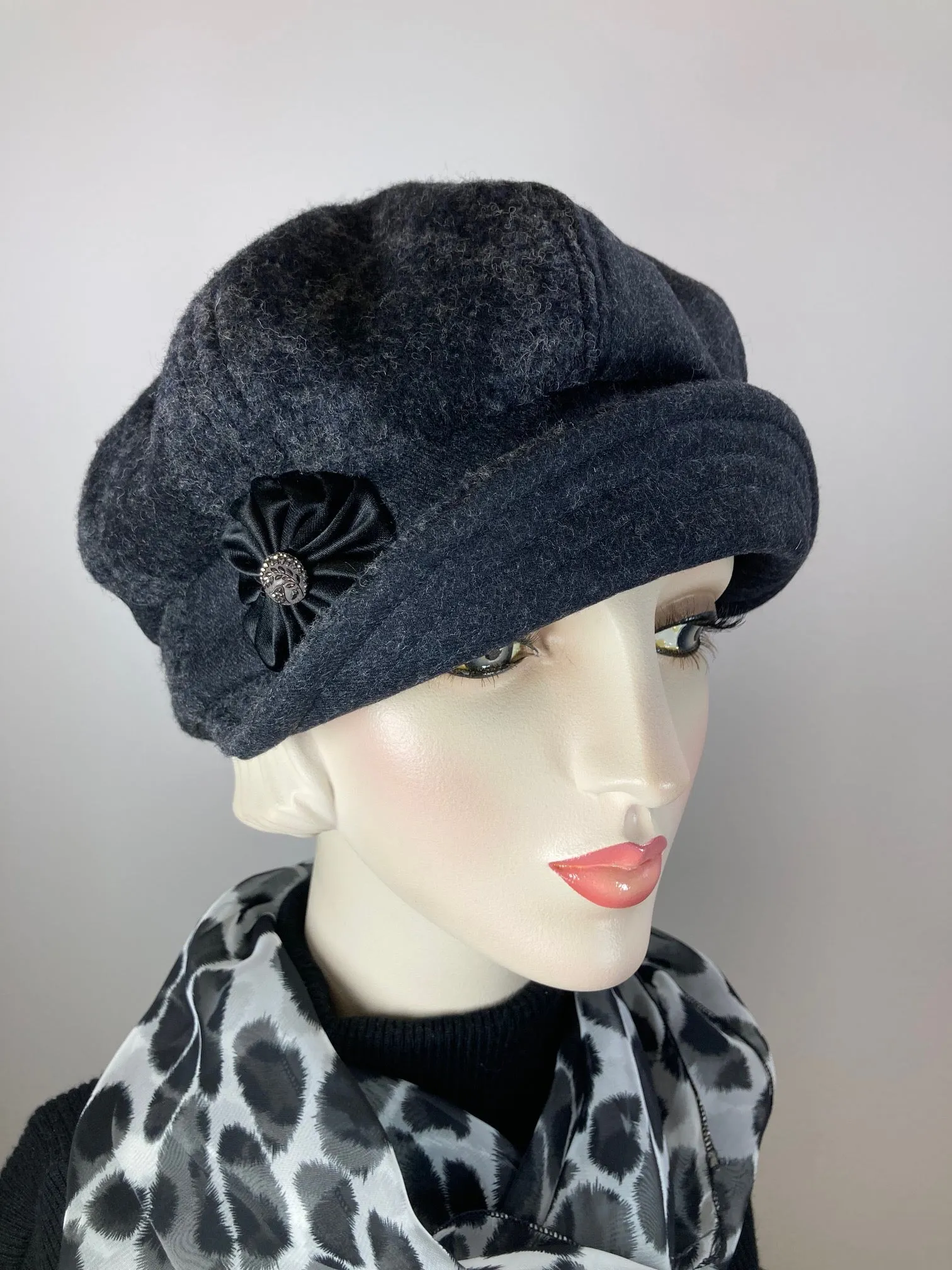 Womens black and gray Hat. Soft Newsboy Hat. Slouchy Newsboy Cap. Ladies Warm Winter Hat. Classic ladies paperboy hat. Cabbie hat women.