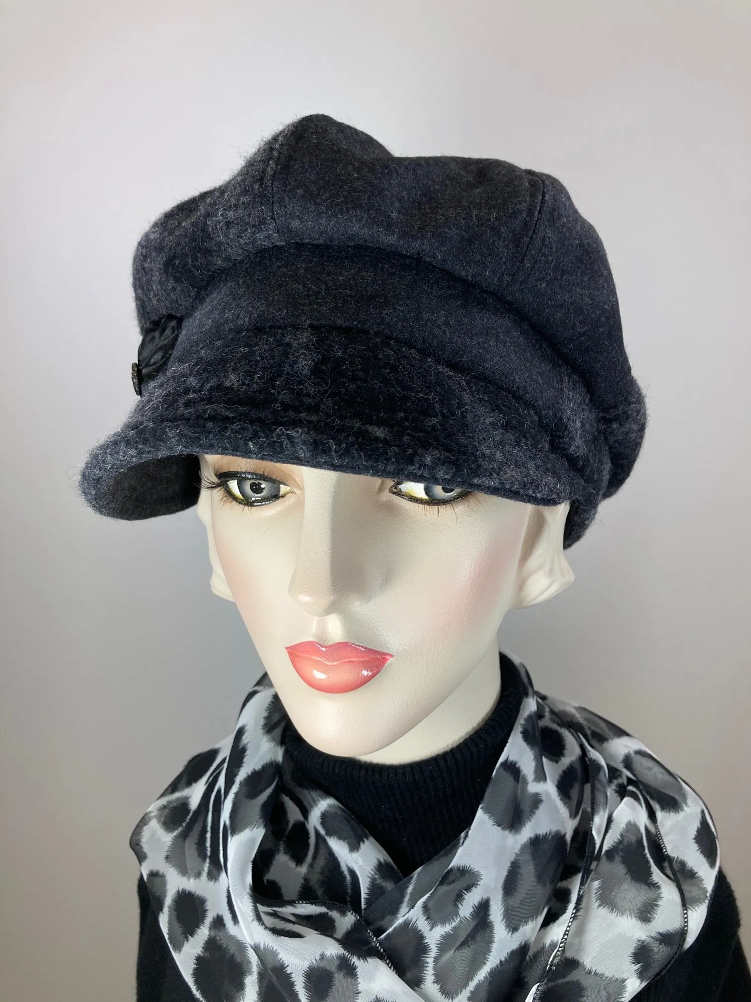 Womens black and gray Hat. Soft Newsboy Hat. Slouchy Newsboy Cap. Ladies Warm Winter Hat. Classic ladies paperboy hat. Cabbie hat women.