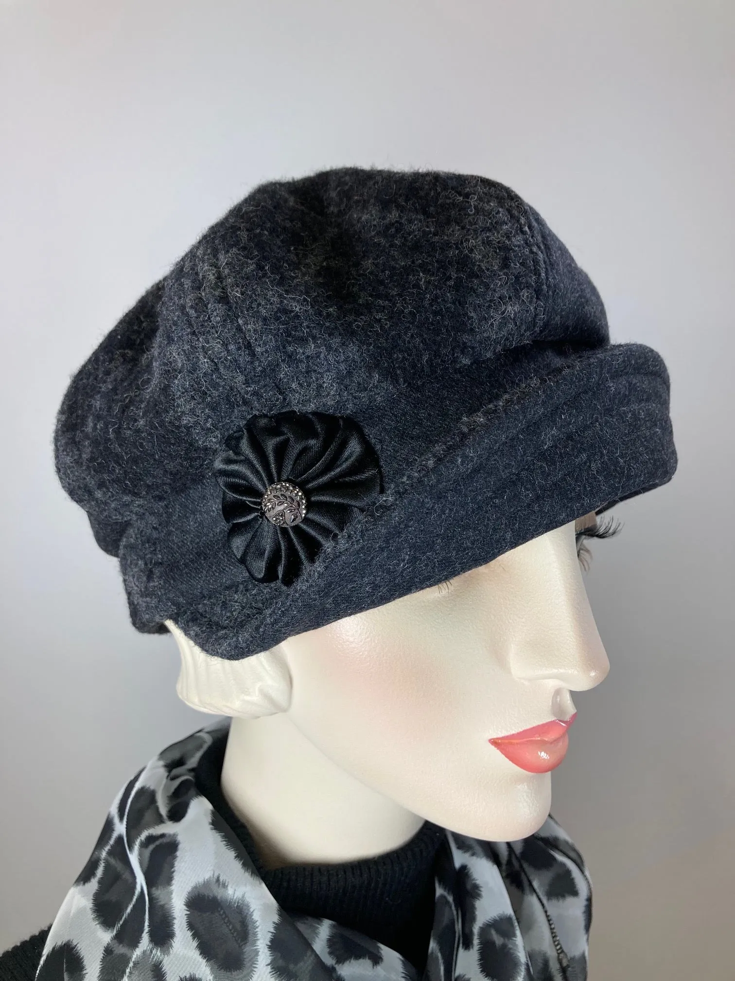 Womens black and gray Hat. Soft Newsboy Hat. Slouchy Newsboy Cap. Ladies Warm Winter Hat. Classic ladies paperboy hat. Cabbie hat women.
