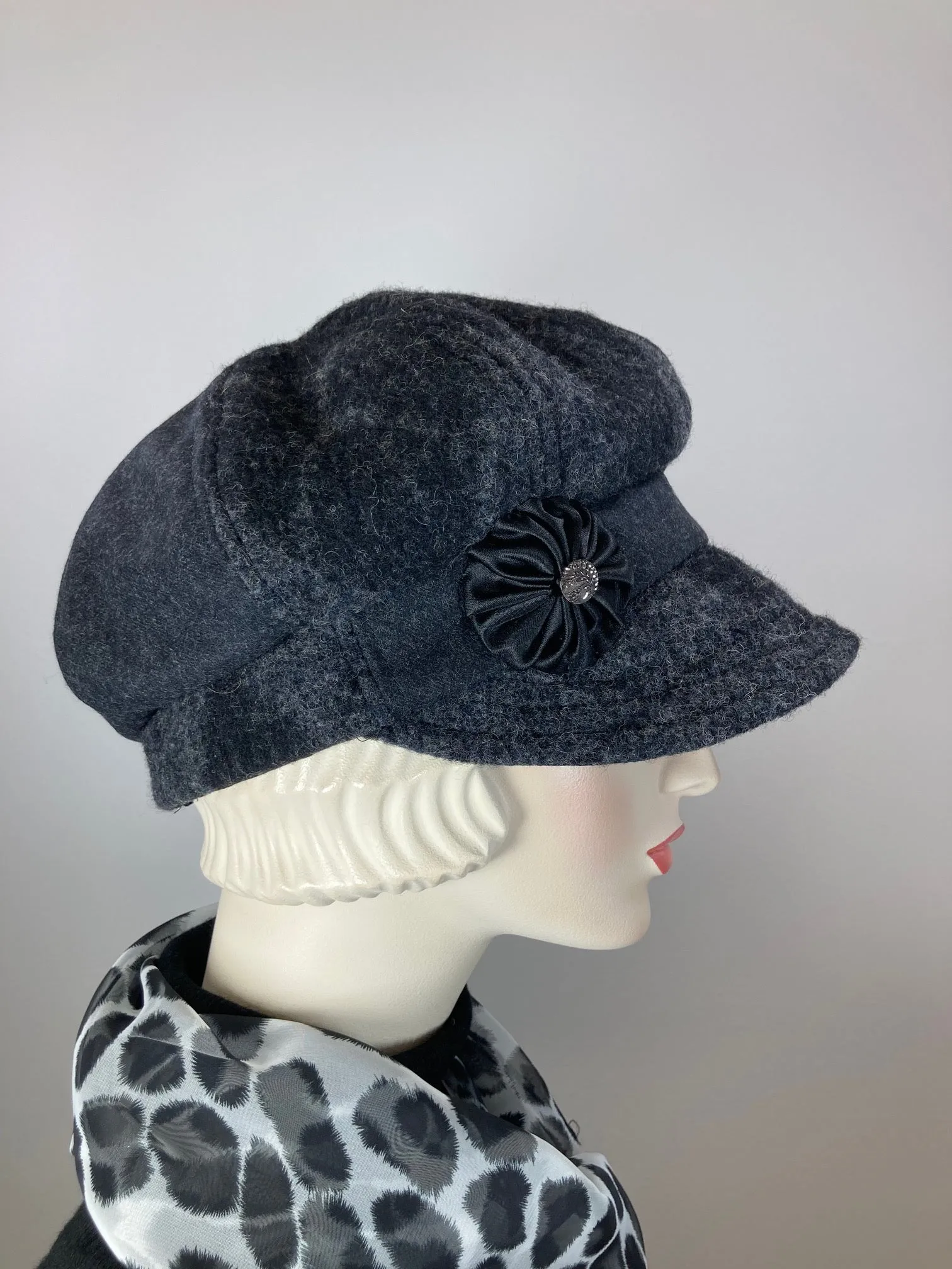 Womens black and gray Hat. Soft Newsboy Hat. Slouchy Newsboy Cap. Ladies Warm Winter Hat. Classic ladies paperboy hat. Cabbie hat women.